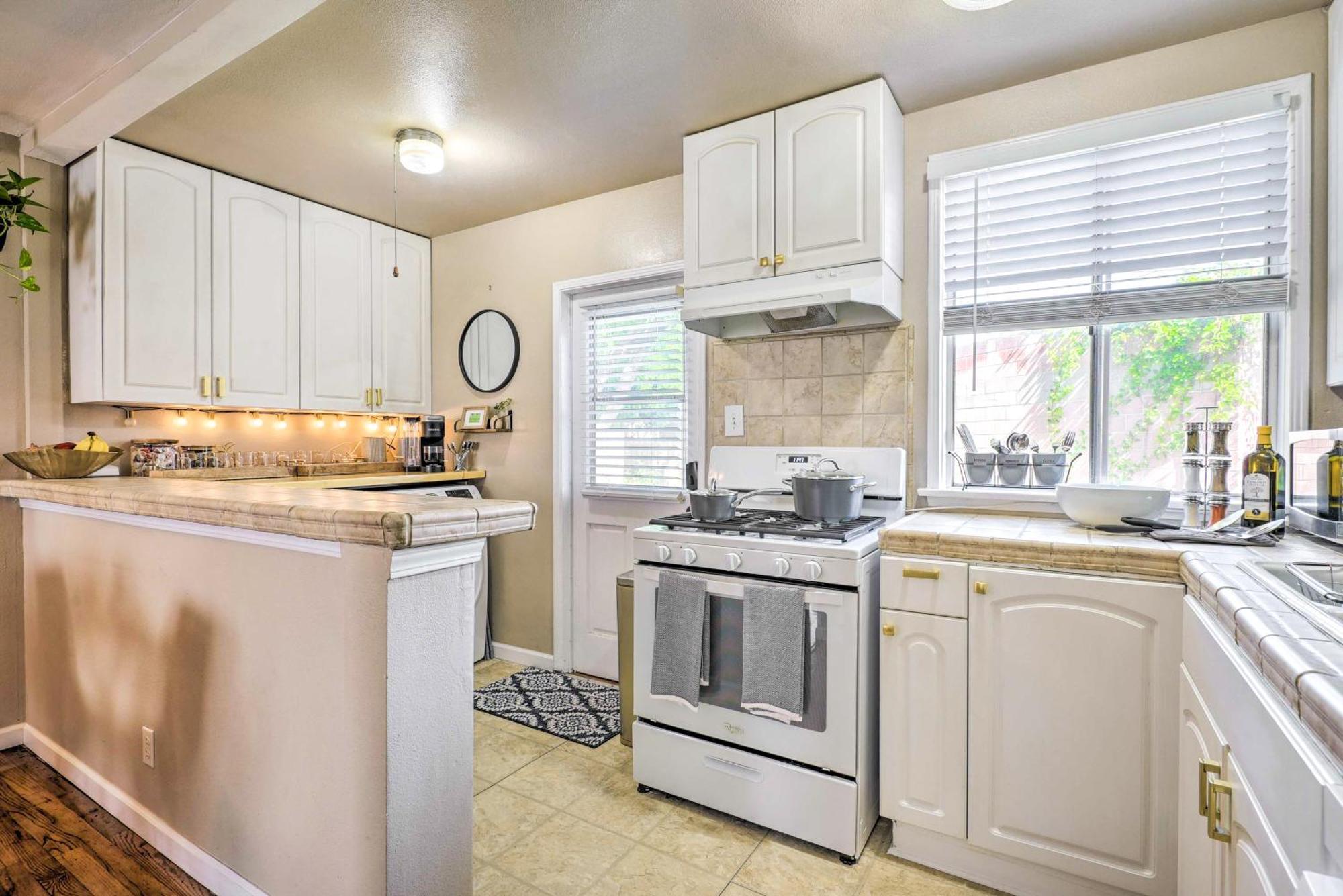 Stylish And Modern Burbank Gem With Private Yard!ヴィラ エクステリア 写真