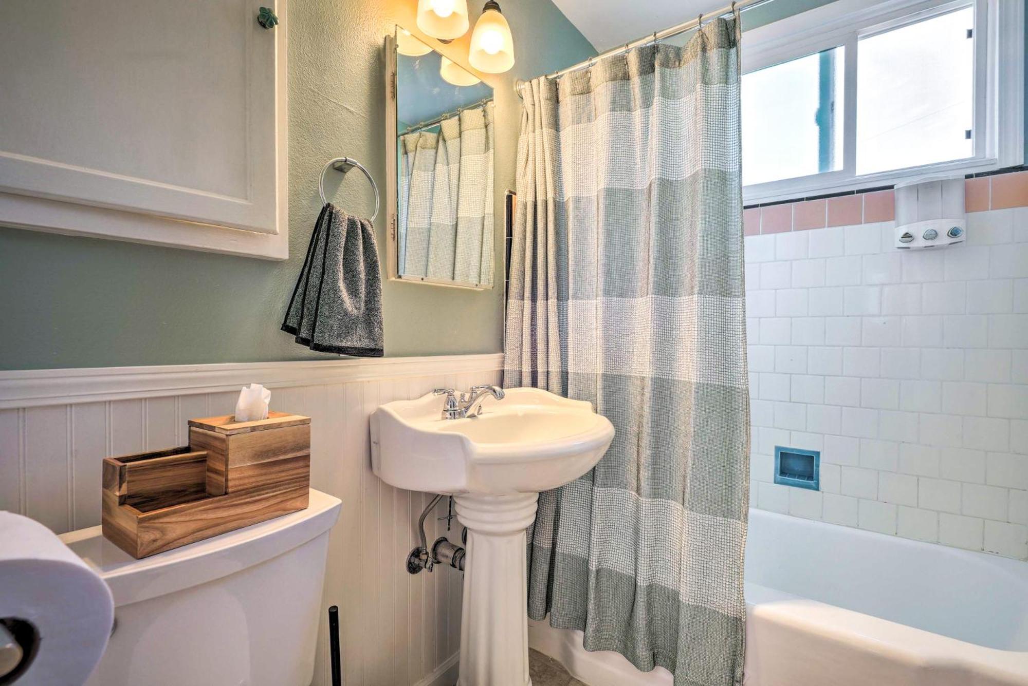 Stylish And Modern Burbank Gem With Private Yard!ヴィラ エクステリア 写真